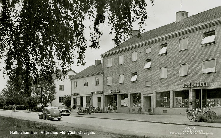 Hallstahammar, Affärshus vid Västeråsvägen