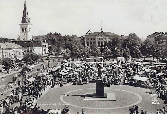 Karlstad Fredsmonumentet och Läroverket 1962