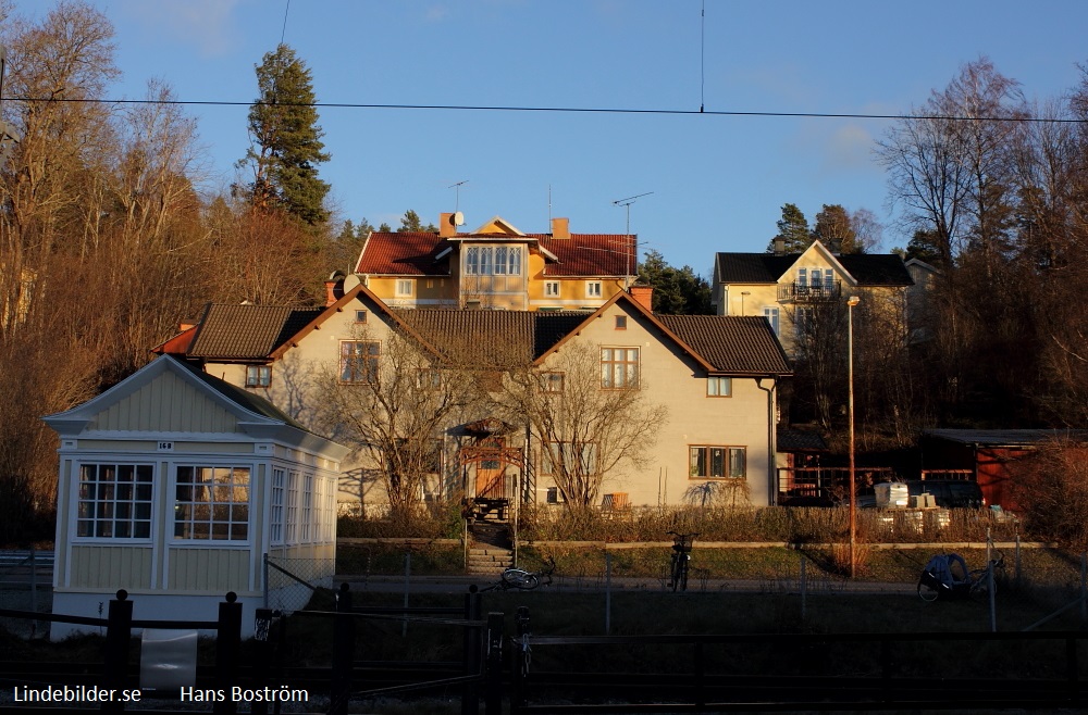 På andra sidan Järnvägen, Lindenytt