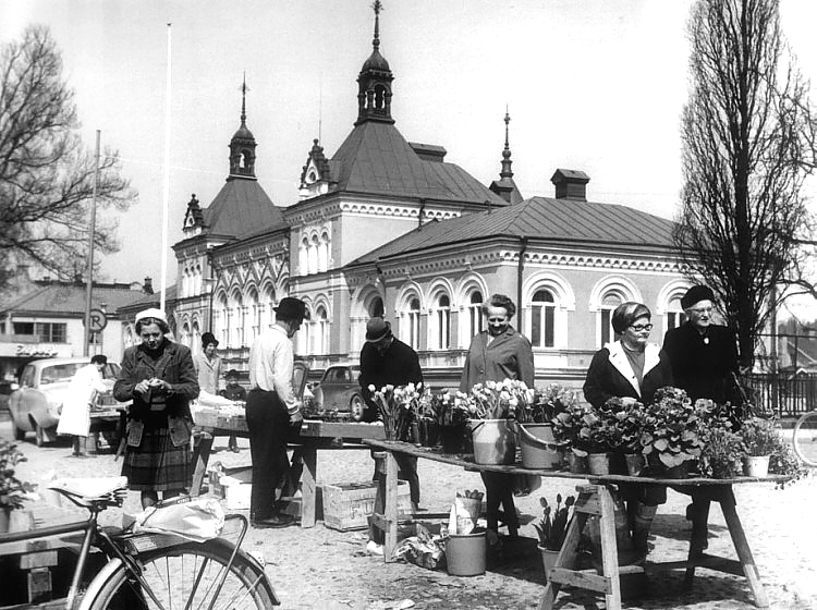 Torghandel utanför Stadshotellet