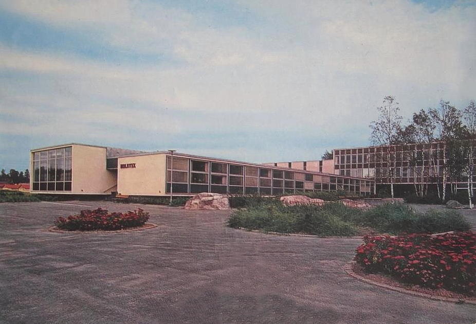 Hallstahammar, Lindboskolan och Biblioteket