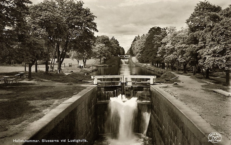 Hallstahammar, Slussarna vid Lustigkulla