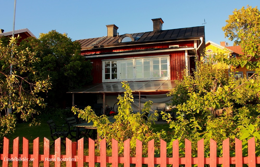 ett liten rött hus