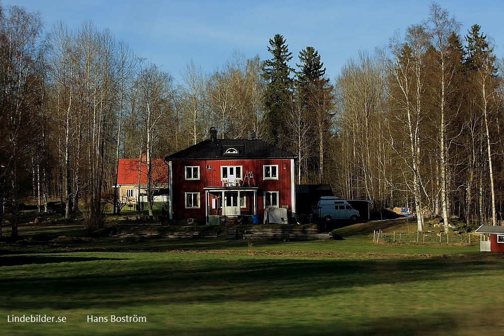 Hus med bakhus