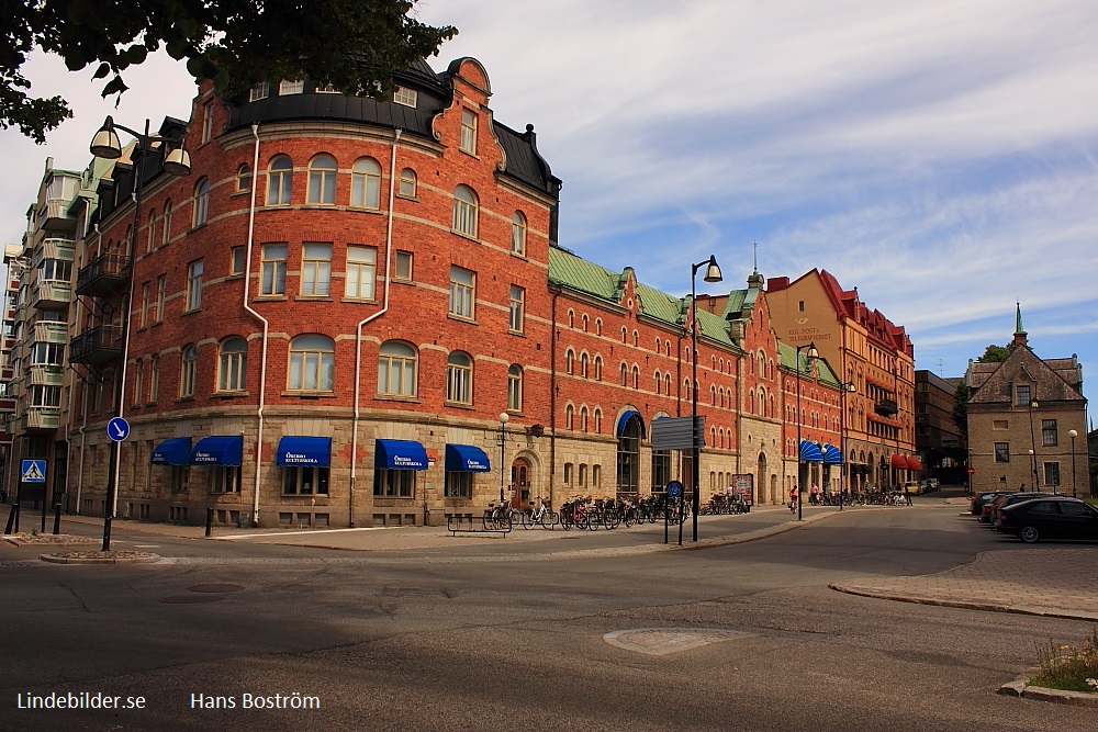 I närheten av kyrkan