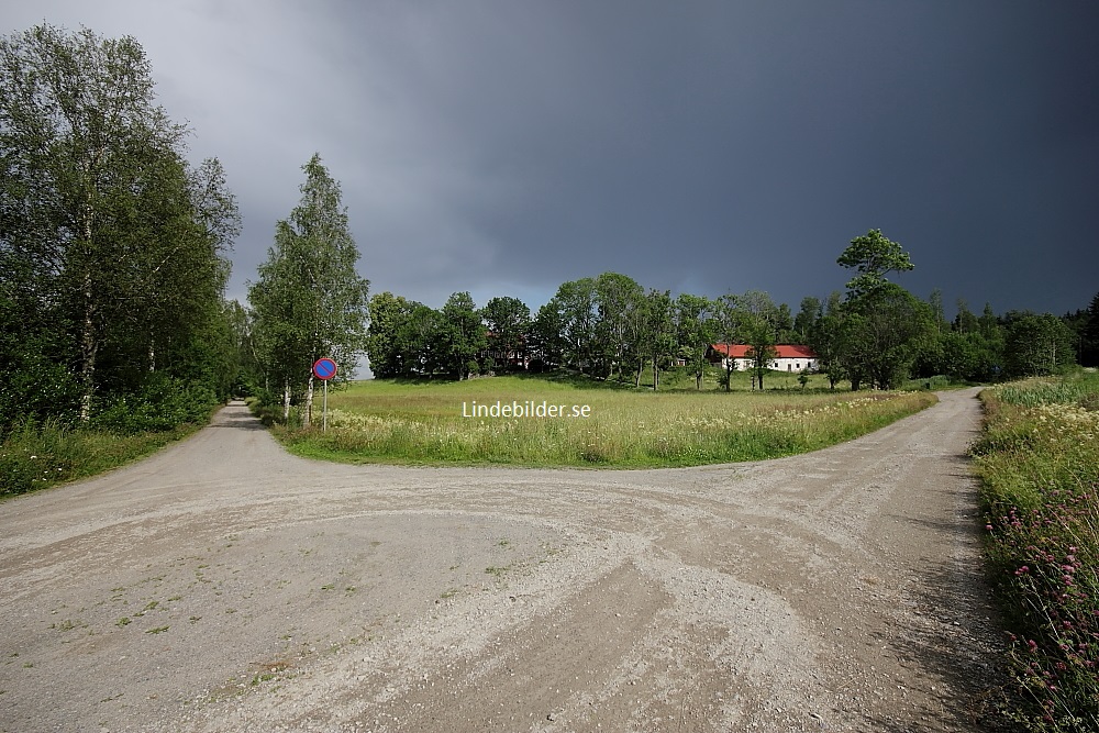 till vänster berget, grillningen..rakt fram Lindesjön runt..