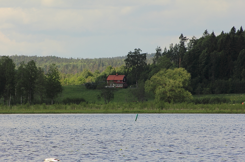 På andra sidan sjön