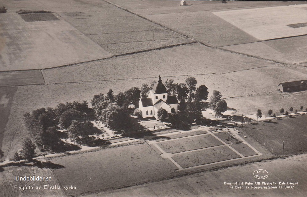 Örebro. Flygfoto av Ervalla Kyrka