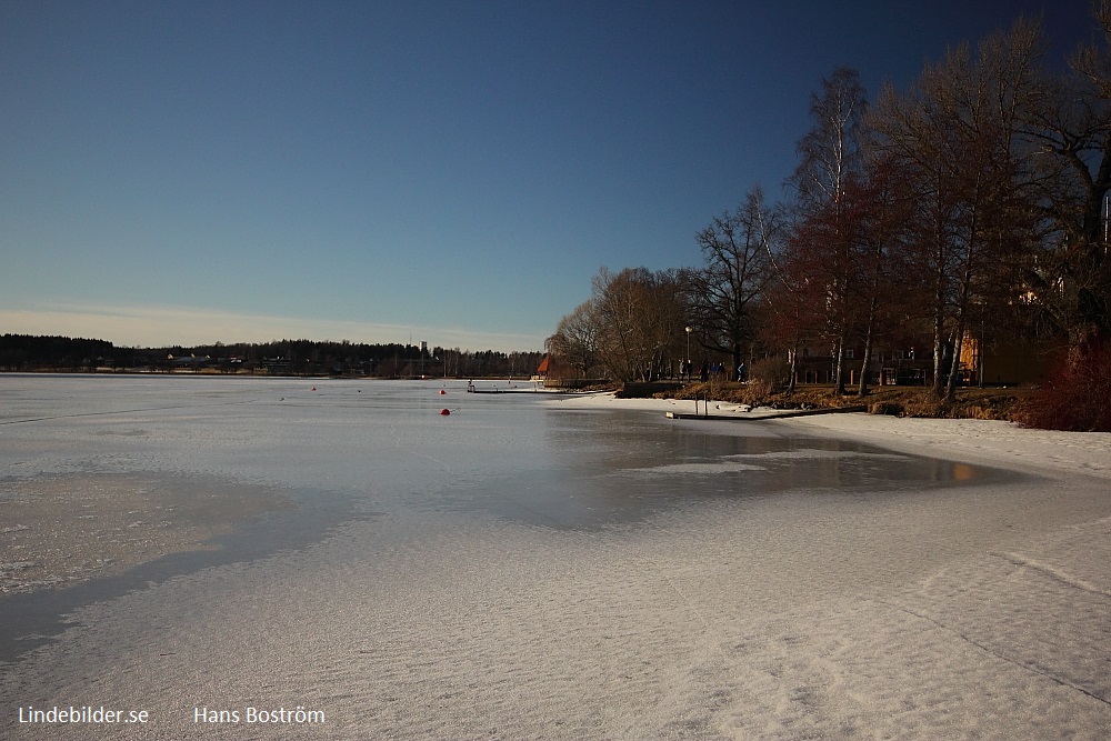 I bakgrunden Kyrkbryggan