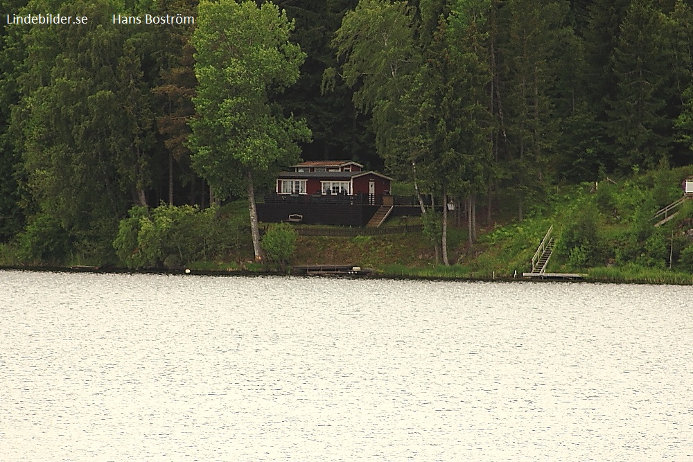 På andra sidan sjön