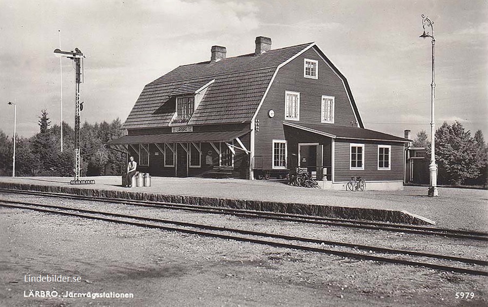 LÄRBRO. Järnvägsstationen