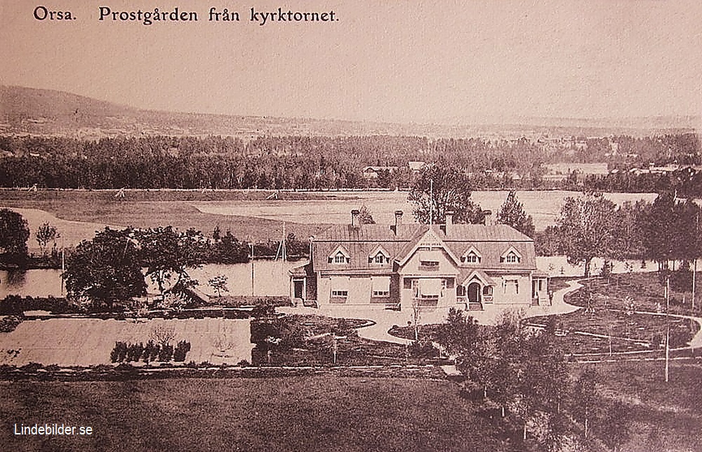 Orsa. Prostgården från kyrktornet