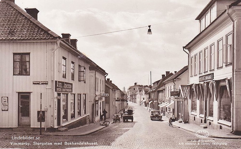 Vimmerby. Storgatan med Bokhandelshuset