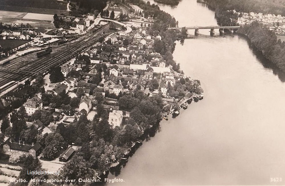 Krylbo. Järnvägsbron över Dalälven, Flygfoto