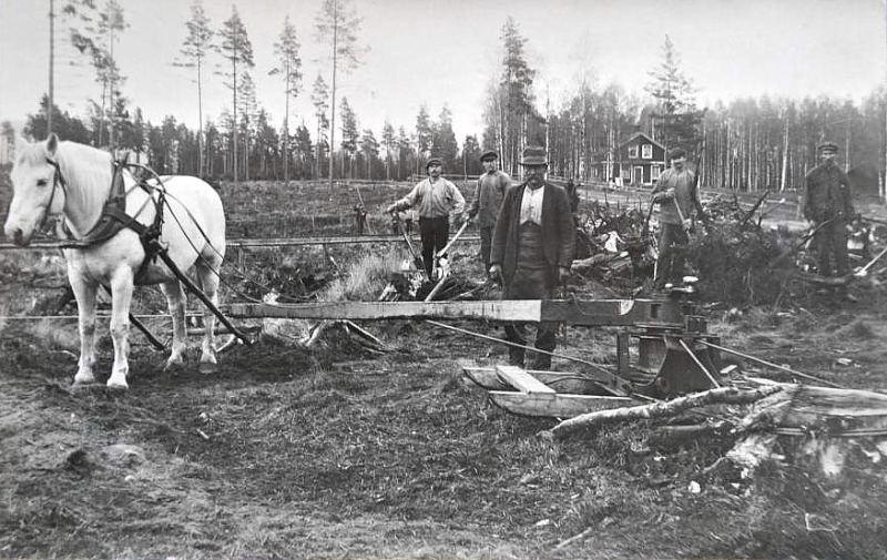 Guldsmedshyttan. Plöjning av Nyberget