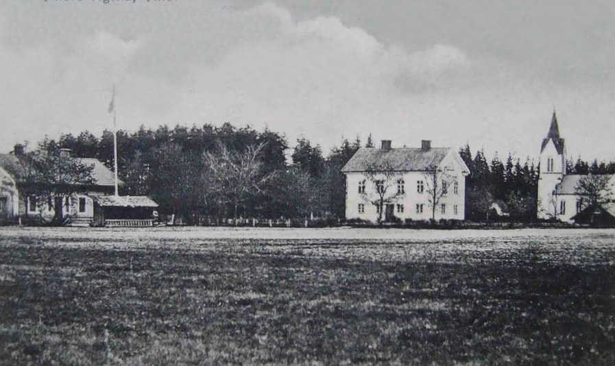 Nora, Sockenstugan, Skolhuset och Vikers Kyrka 1909