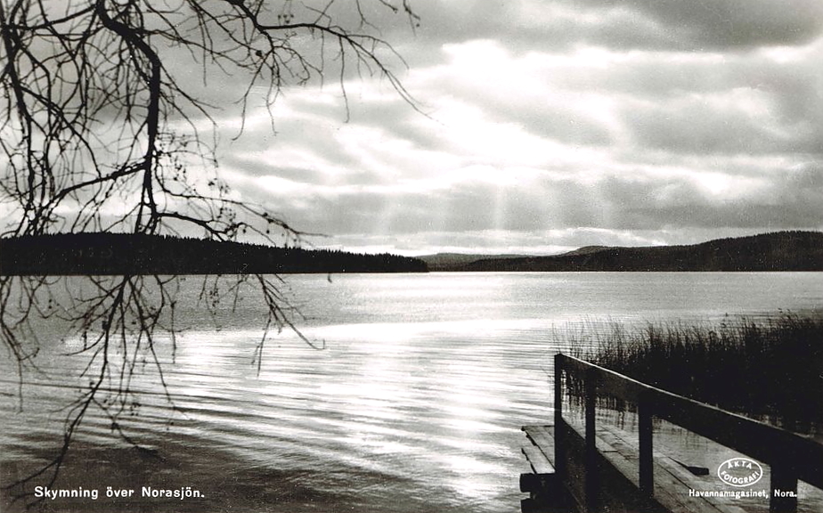 Nora, Skymning över Norasjön