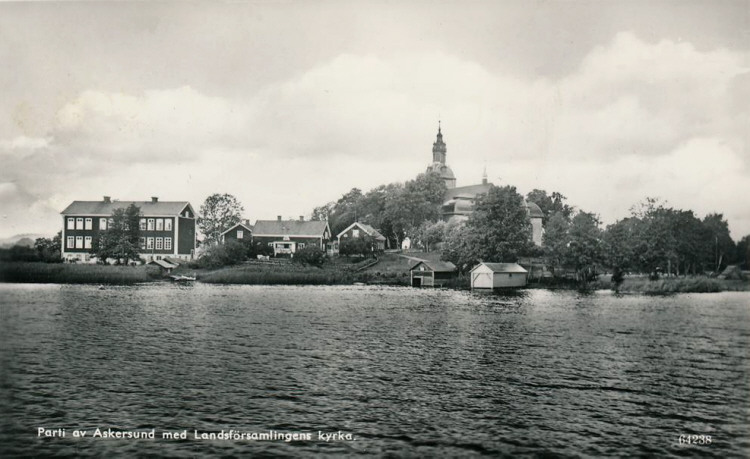 Parti av Askersund med Landsförsamlingens Kyrka 1951