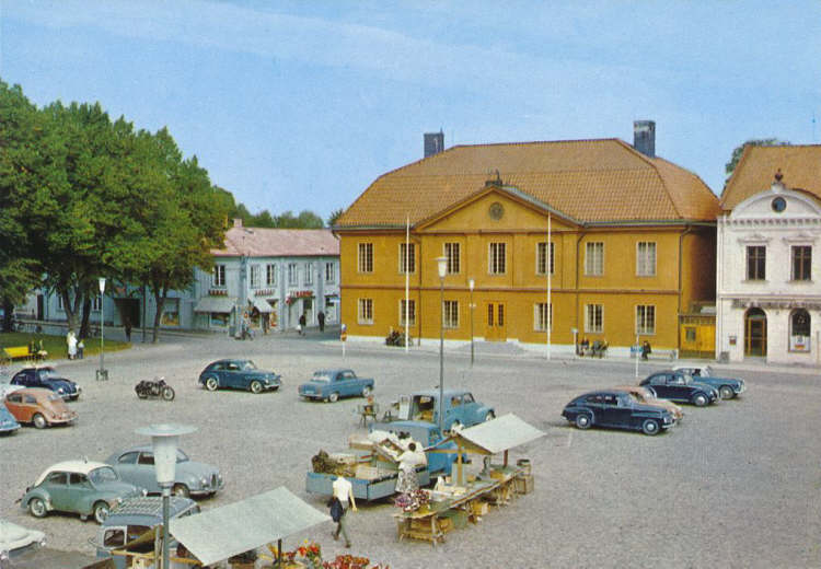 Askersund Torget med Rådhuset