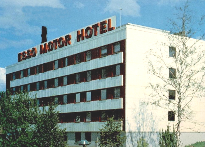 Karlskoga, Esso Motorhotell, Hyttåsen