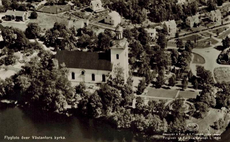 Fagersta, Flygfoto över Västanfors Kyrka 1984