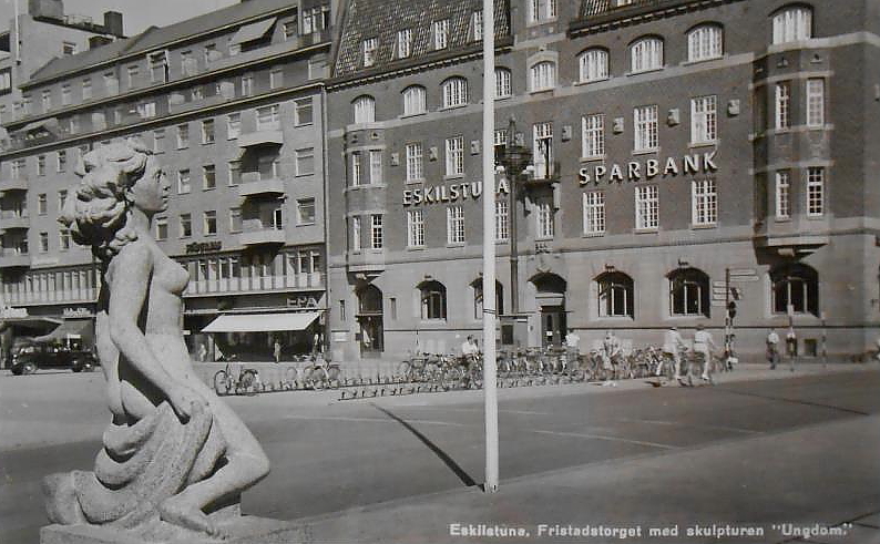 Eskilstuna, Fristadstorget med Skulpturen Ungdom