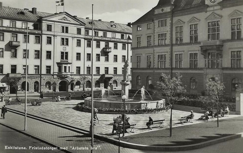 Eskilstuna, Fristadstorget med " Arbetets Ära "