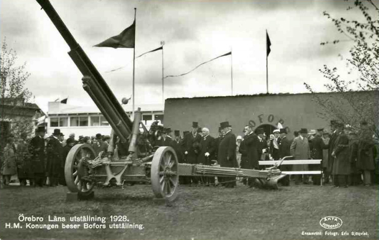 Örebro Läns utställning 1928, Konungen beser Bofors Utställning