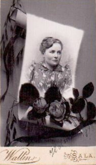 Sala Ateljefoto Ung dam med rosor