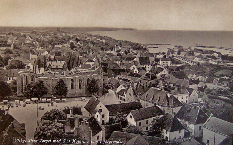 Gotland, Visby, Stora Torget med St Katarinas Ruin i förgrunden