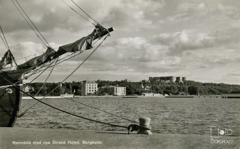 Öland, Borgholm, Hamnbild med nya Strand Hotell 1955