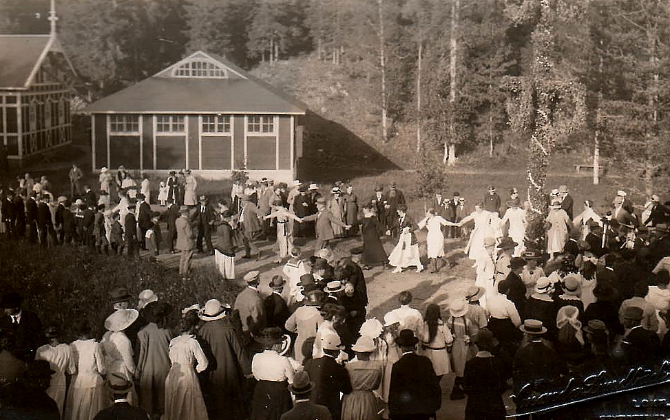 Hällefors, Midsommardans i Loka