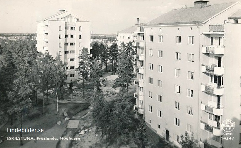 Eskilatuna. Fröslunda. Höghusem 1953
