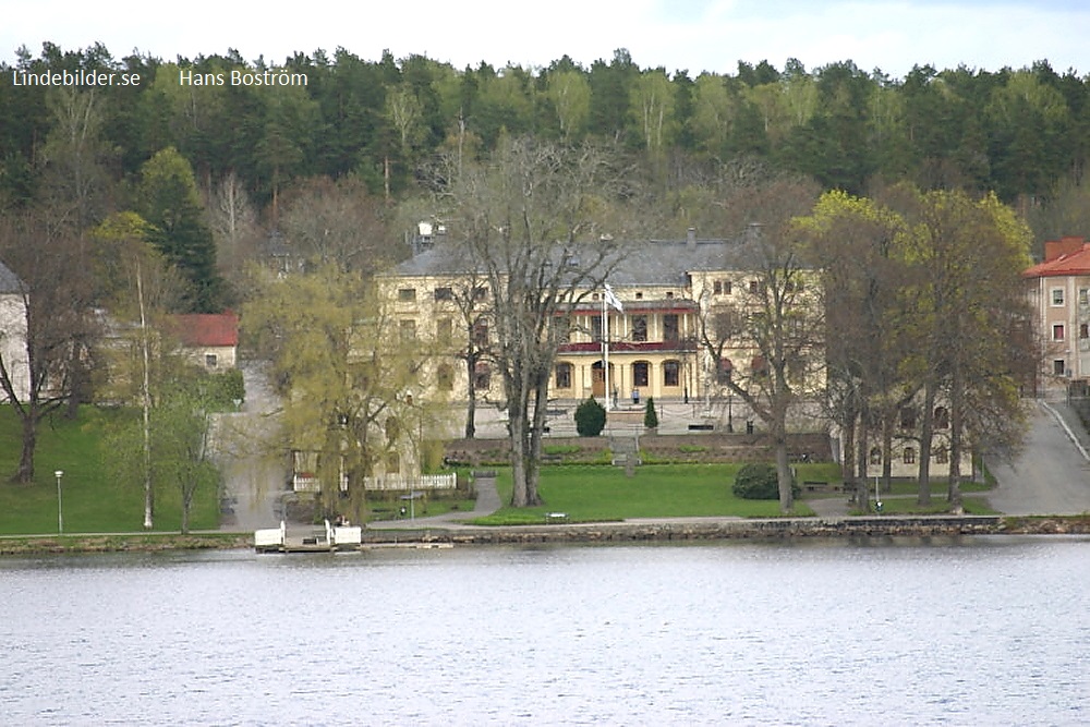 Stadshotellet med sjön