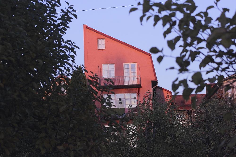 Rosa Huset från Strandpromenaden