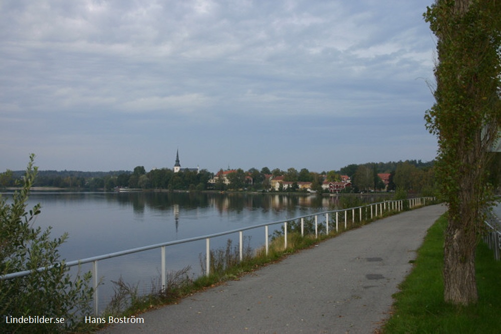 Strandpromenaden runt Lindesjön