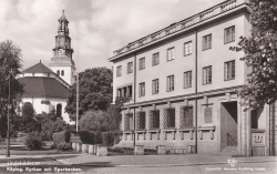 Köping, Kyrkan och Sparbanken 1949 Köping, Kyrkan och Sparbanken 1949