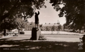 Köping, Scheelestatyn, Stora Torget 1953 Köping, Scheelestatyn, Stora Torget 1953