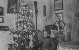 Degerfors, Kärrgruvan, Svartå, Pojke vid Julgranen 1918 Degerfors, Kärrgruvan, Svartå, Pojke vid Julgranen 1918