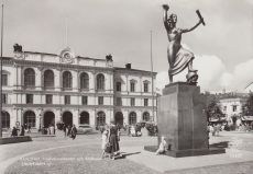 Karlstad Fredsmonumentet och Rådhuset