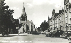 ÖREBRO. Nikolaikyrkan och Rådhuset