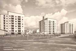 Hallstahammar, Höghus och Lekplats 1962 Hallstahammar, Höghus och Lekplats 1962