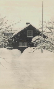 Arvika. ett hus i snön Arvika. ett hus i snön