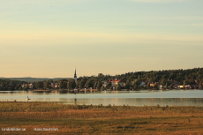 En brygga mitt i sjön