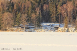 På andra sidan sjön