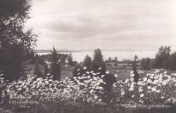 Siljanskolan, Tällberg, Utsikt från gårdsplanen