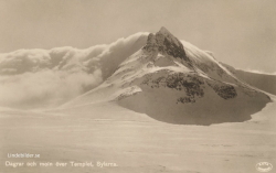 Dagrar och moln över Templet. Sylarna 1932