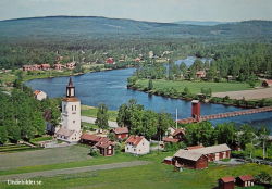 Dala-Floda. Vy över Kyrkan med omgivningen Dala-Floda. Vy över Kyrkan med omgivningen