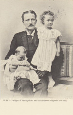 Märtha till vänster pappa Carl och Margareta Märtha till vänster pappa Carl och Margareta