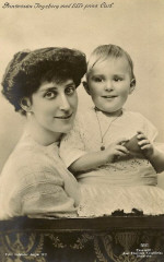 Mamma Ingeborg med lilla Prins Carl Gustaf 1912 Mamma Ingeborg med lilla Prins Carl Gustaf 1912